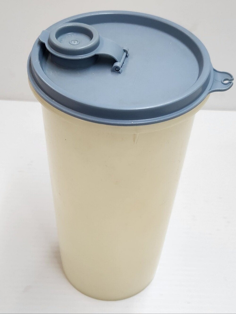 Vintage Tupperware Drink/Beverage Container